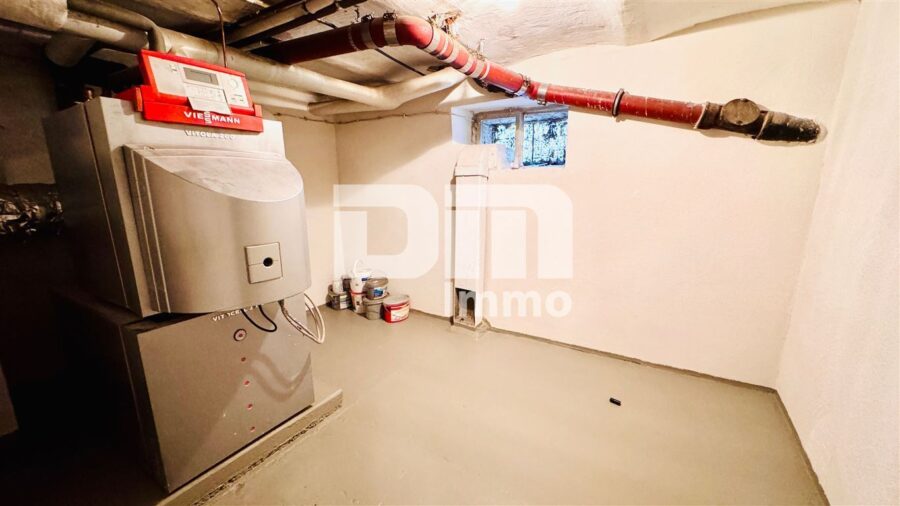 Gepflegtes 1 bis 2 Familienhaus in gefragter Lage mit riesigem Gartengrundstück - KG Heizungskeller